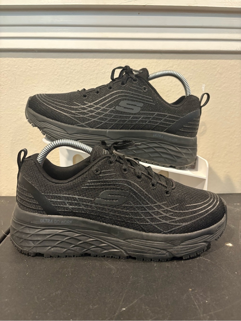 Skechers Shoes Women Size 8 Wide Max Cushioning Elite Soft Toe Black Sneaker